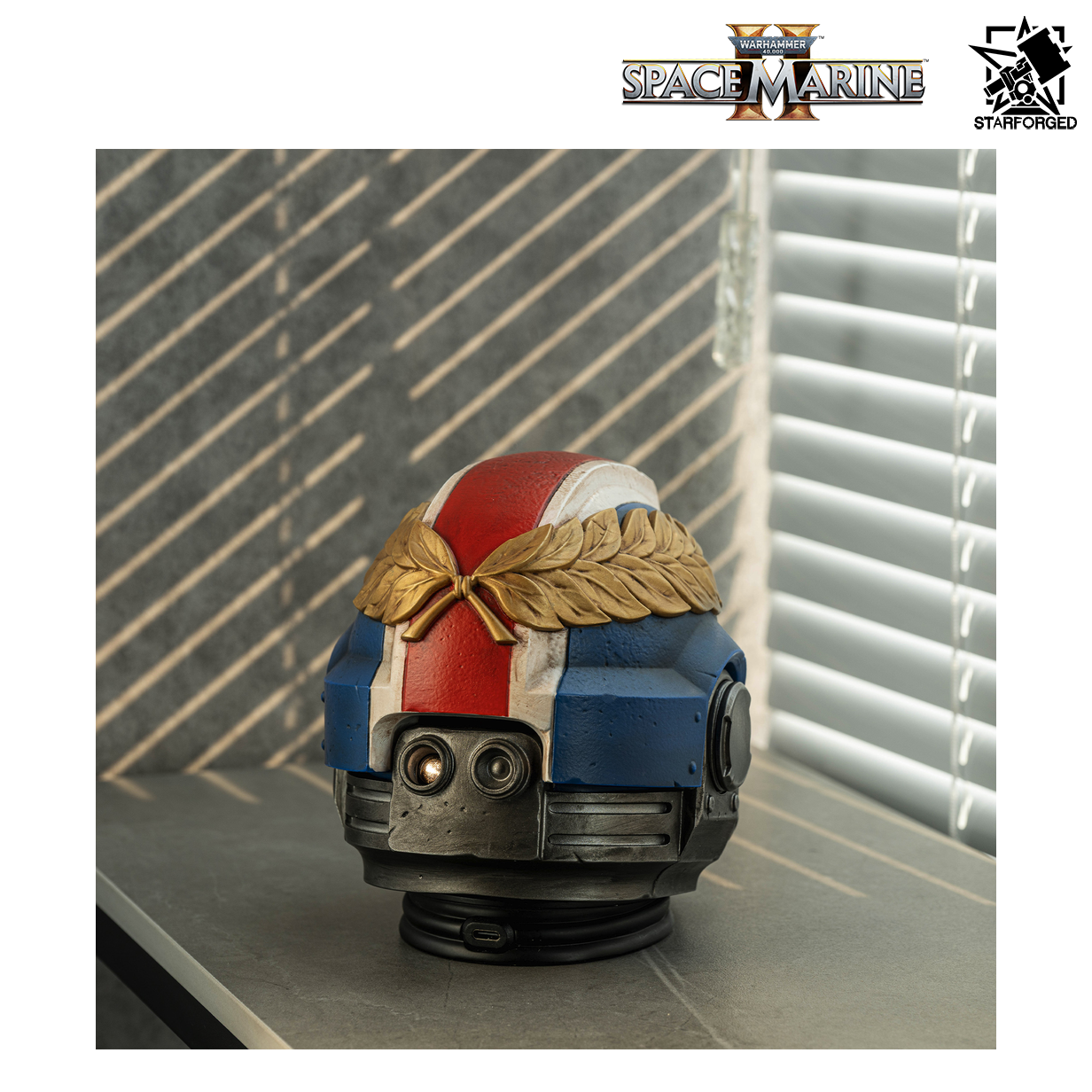 Starforged Warhammer 40,000: Space Marine 2 Ultramarines Titus' Helmet Night Light Lamp Preorder