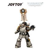 JOYTOY Warhammer The Horus Heresy - Iron Warriors, MkII Legionary 1 with Vexilla, Bolter and Bolt Pistol (1/18 Scale) Preorder