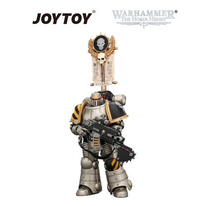 JOYTOY Warhammer The Horus Heresy - Iron Warriors, MkII Legionary 1 with Vexilla, Bolter and Bolt Pistol (1/18 Scale) Preorder