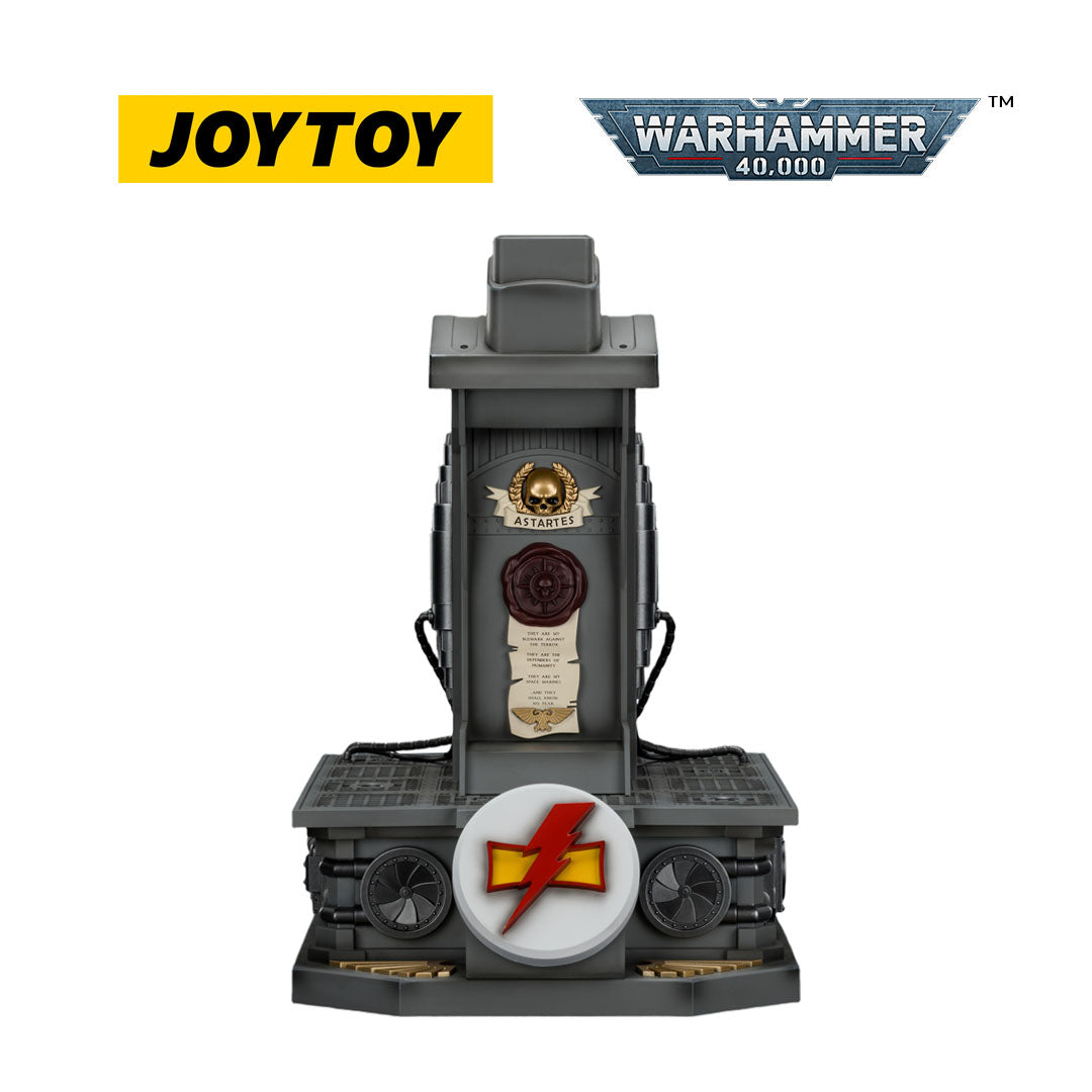 JOYTOY Warhammer 40,000: White Scars Mk X Helmet and Display Stand (1/1 Scale) Preorder