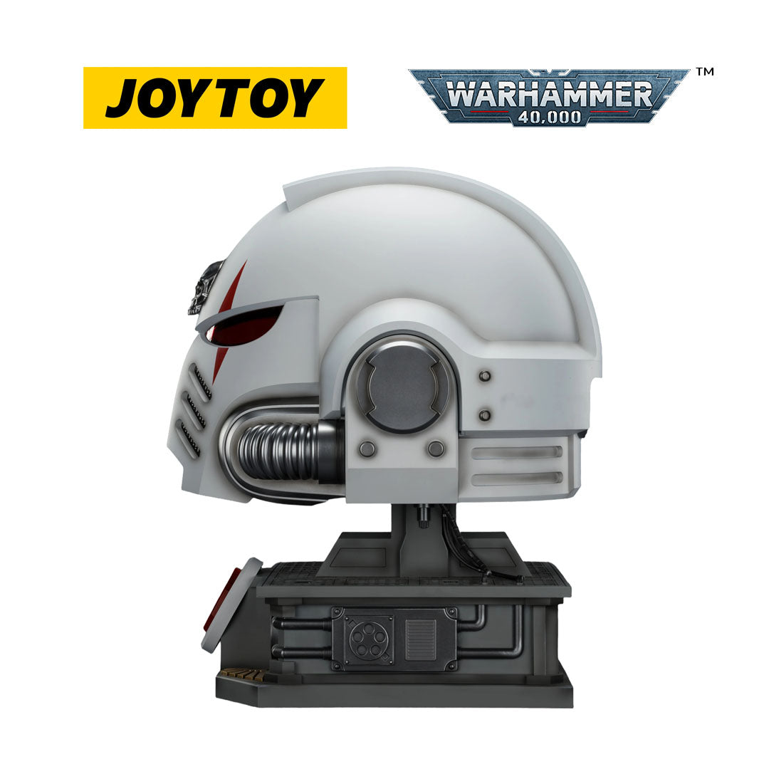 JOYTOY Warhammer 40,000: White Scars Mk X Helmet and Display Stand (1/1 Scale) Preorder
