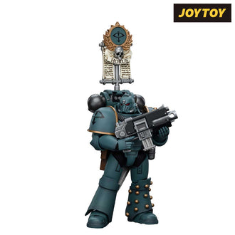 JoyToy Warhammer The Horus Heresy Action Figure - Sons of Horus, Legion MKIV Tactical Squad Legionary with Legion Vexilla (1/18 Scale)