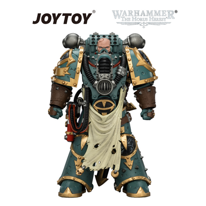JOYTOY Warhammer The Horus Heresy - Sons of Horus, Maloghurst the Twisted, The Warmaster's Equerry, with Legion Standard and Banestrike Bolter (1/18 Scale) Preorder